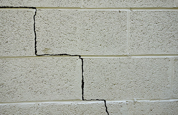 Foundation cracking an in need of repair